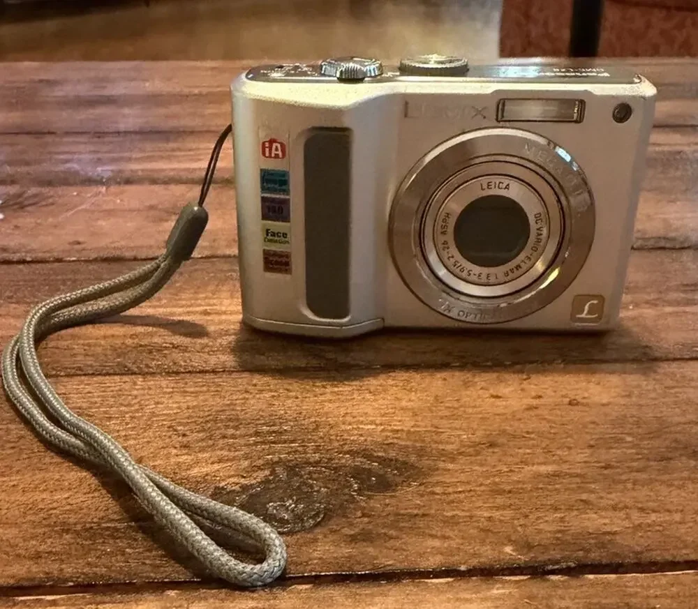 Vintage Panasonic Lumix DMC-LZ8 8.1MP Digital Camera Black 5x Zoom TESTED WORKS